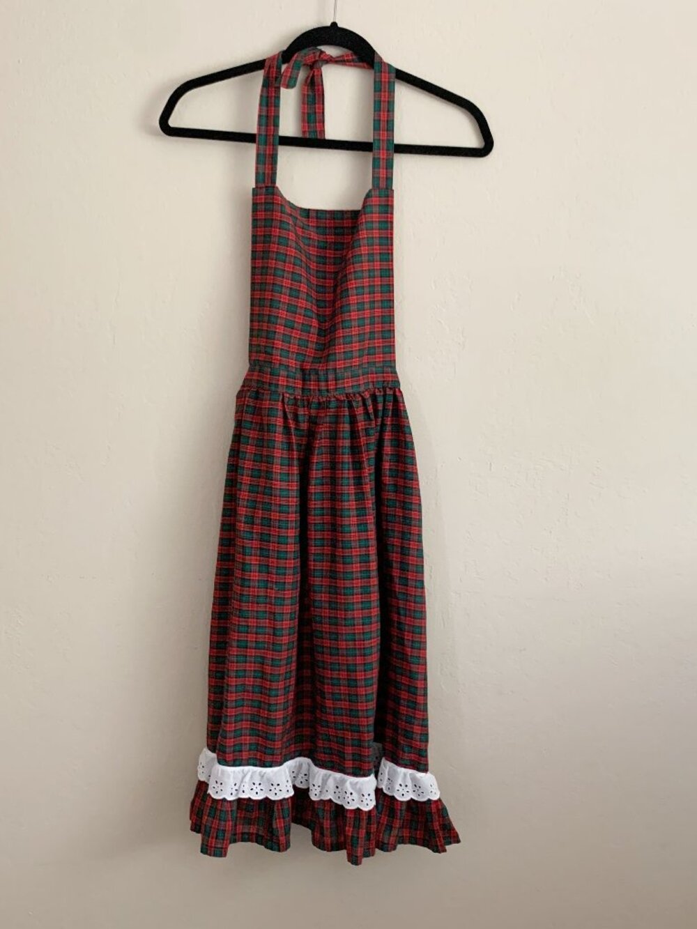 Vintage Apron • Plaid with Eyelet Trim Detail